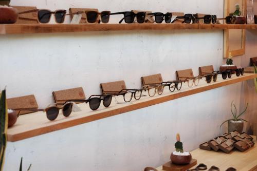 Kacamata Kayu asal Indonesia yang Mendunia